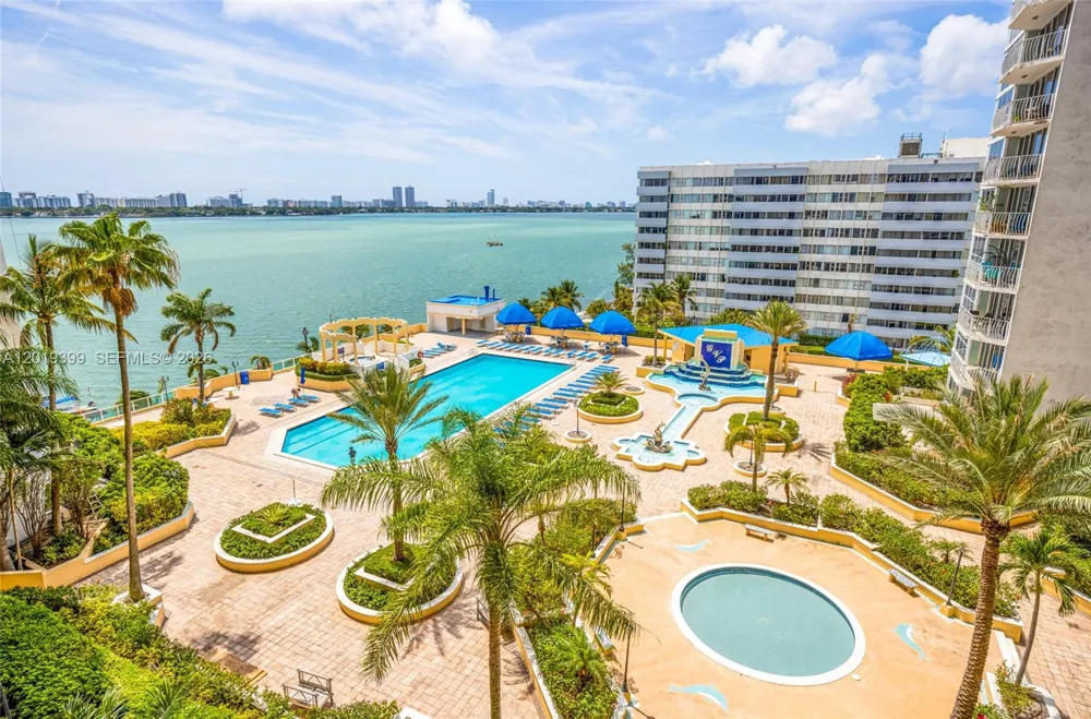 7601 E Treasure Dr #923 North Bay Village, FL 33141
