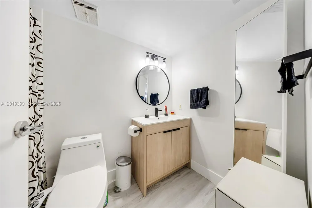7601 E Treasure Dr #923 North Bay Village, FL 33141