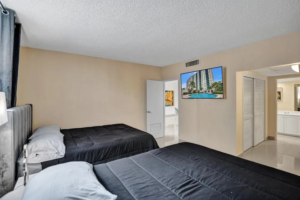 4001 S Ocean Drive #5k Hollywood, FL 33019