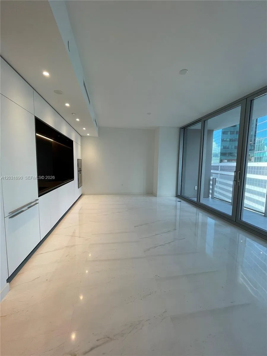 300 Biscayne Blvd Way #2008 Miami, FL 33131