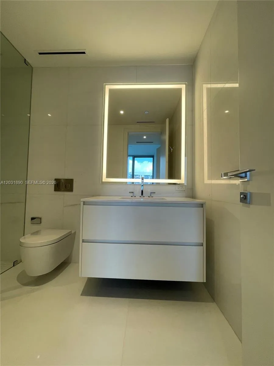 300 Biscayne Blvd Way #2008 Miami, FL 33131