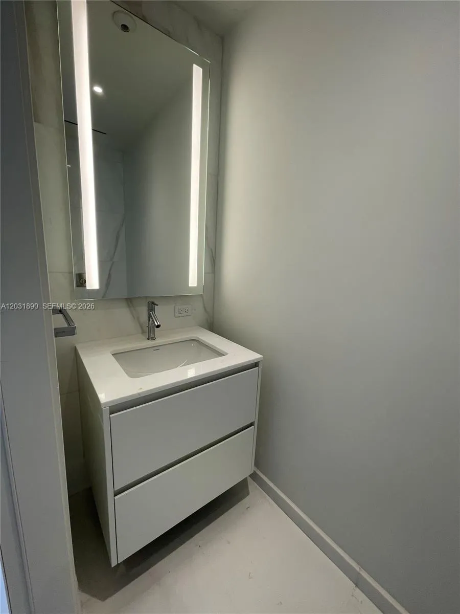 300 Biscayne Blvd Way #2008 Miami, FL 33131