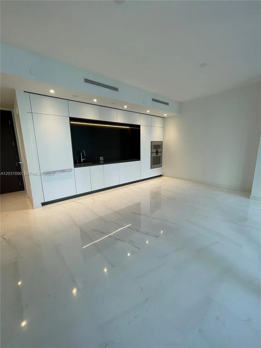 300 Biscayne Blvd Way #2008 Miami, FL 33131