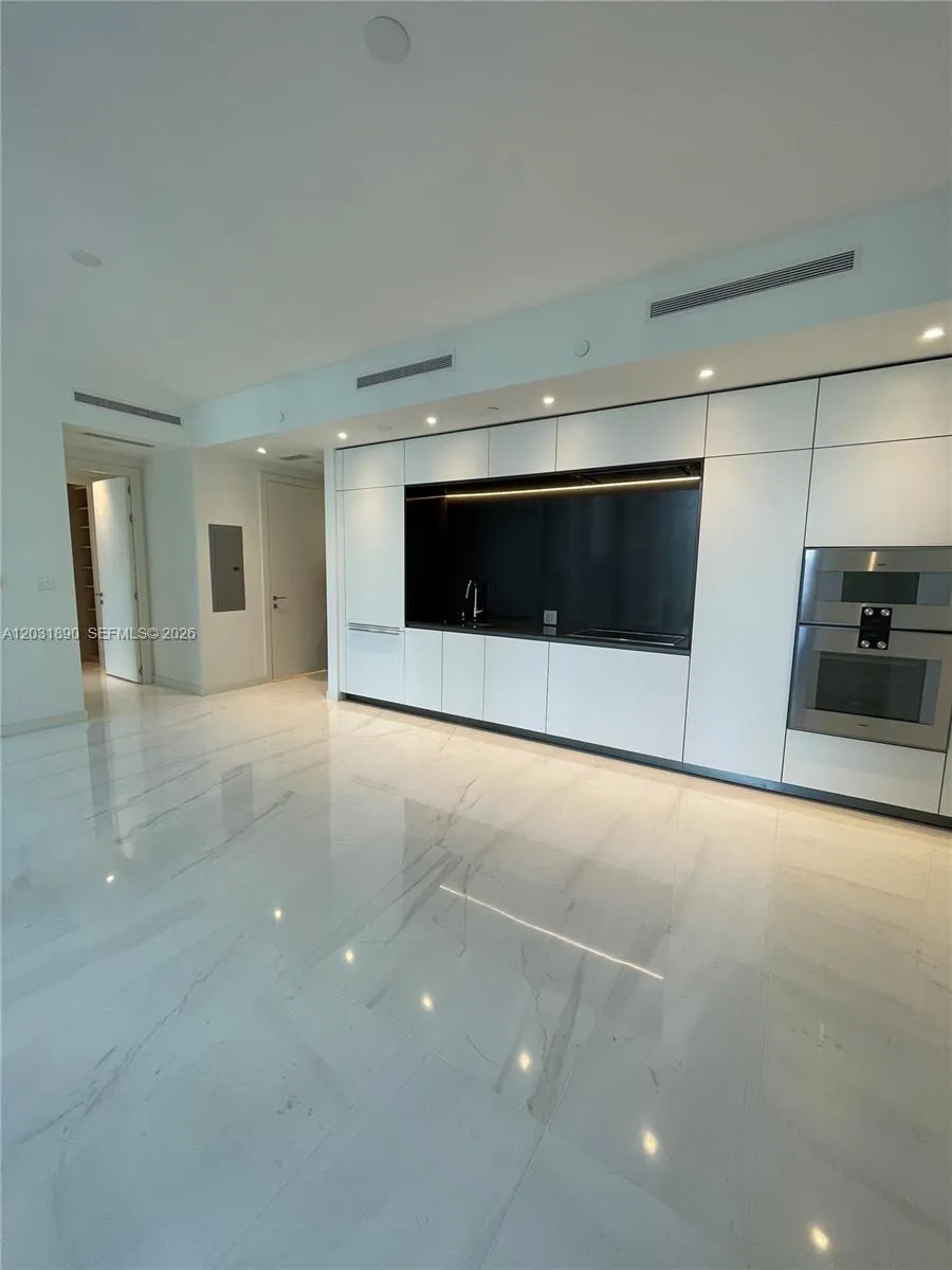 300 Biscayne Blvd Way #2008 Miami, FL 33131