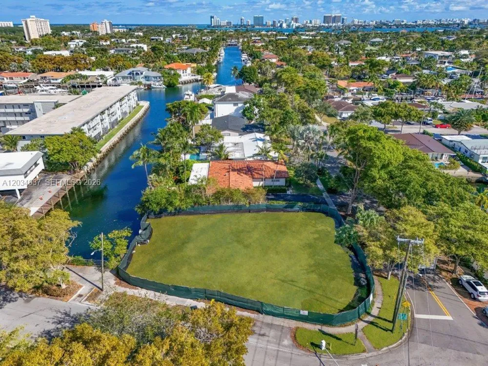 1805 Ixora Rd North Miami, FL 33181