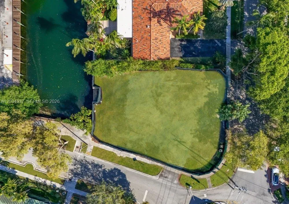 1805 Ixora Rd North Miami, FL 33181