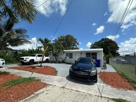 685 SW 7th Ter