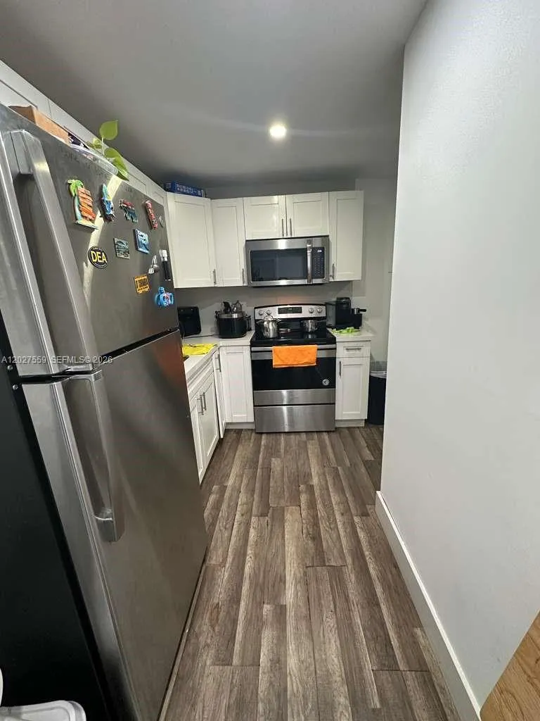 685 SW 7th Ter Dania Beach, FL 33004