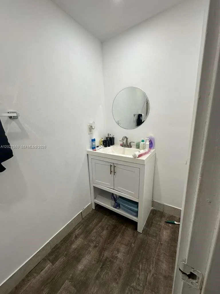 685 SW 7th Ter Dania Beach, FL 33004