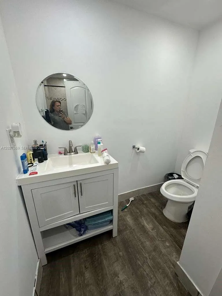685 SW 7th Ter Dania Beach, FL 33004