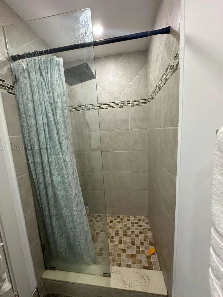 685 SW 7th Ter Dania Beach, FL 33004