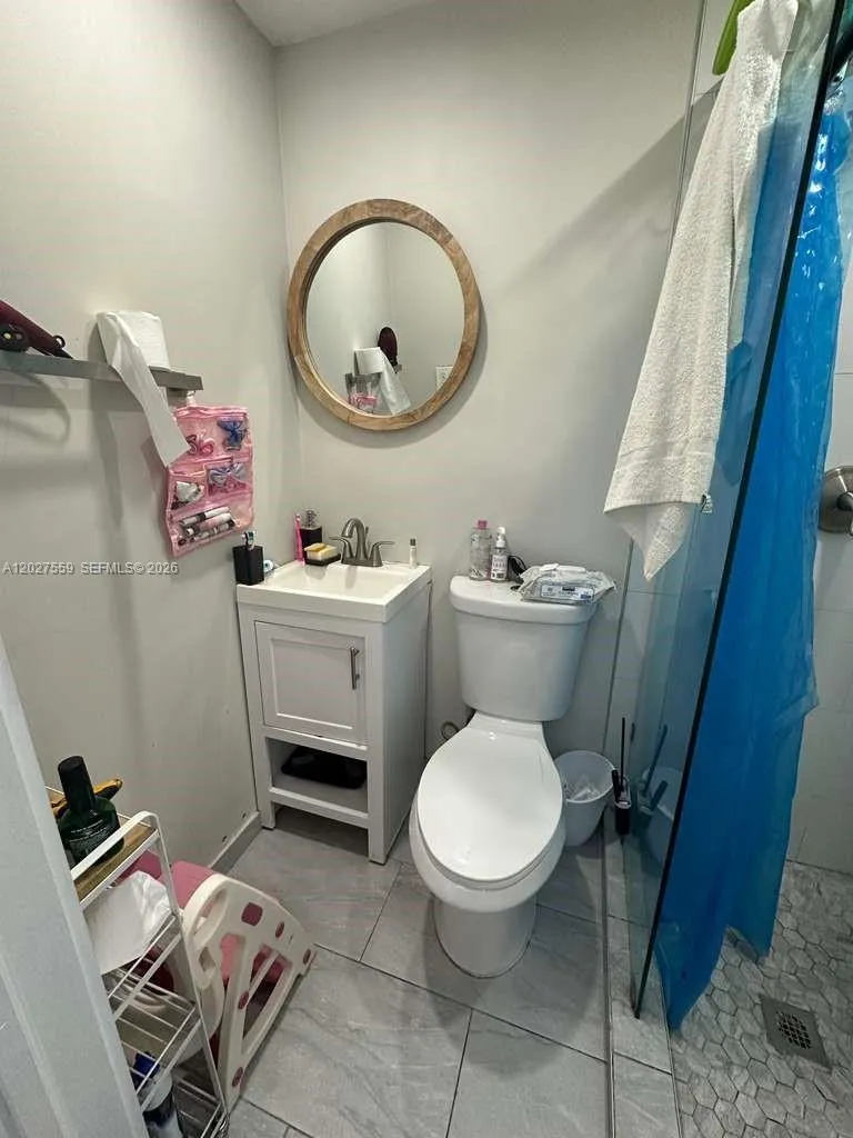 685 SW 7th Ter Dania Beach, FL 33004