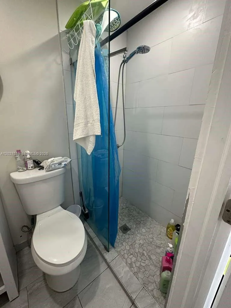 685 SW 7th Ter Dania Beach, FL 33004