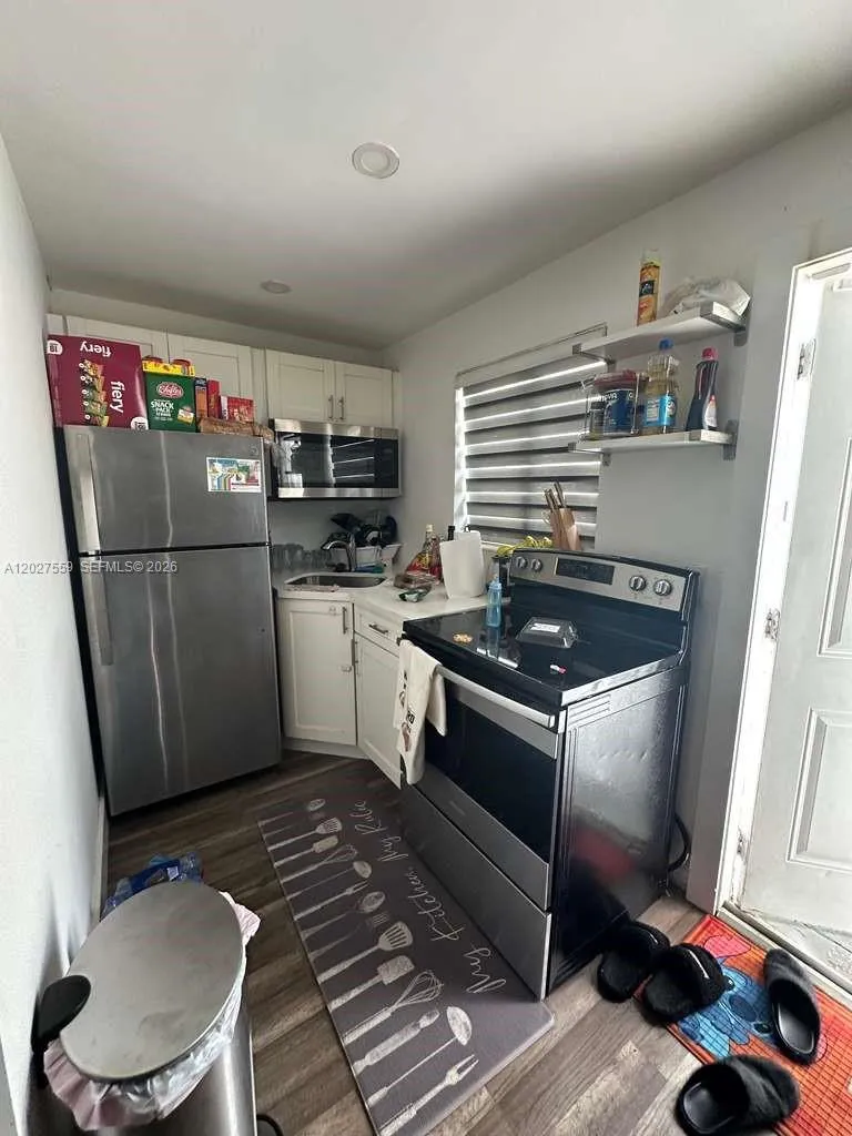 685 SW 7th Ter Dania Beach, FL 33004