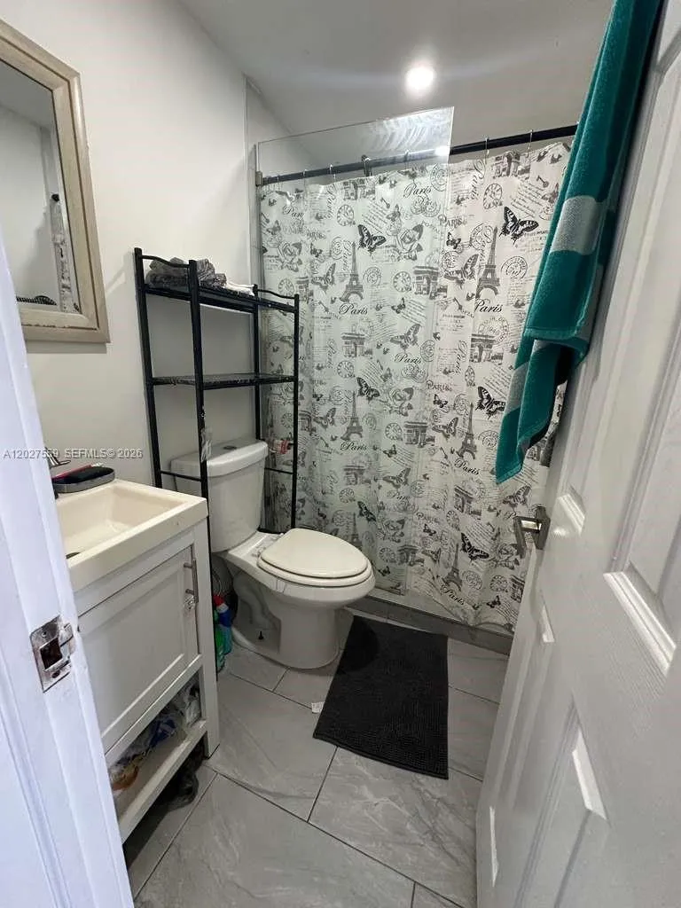 685 SW 7th Ter Dania Beach, FL 33004