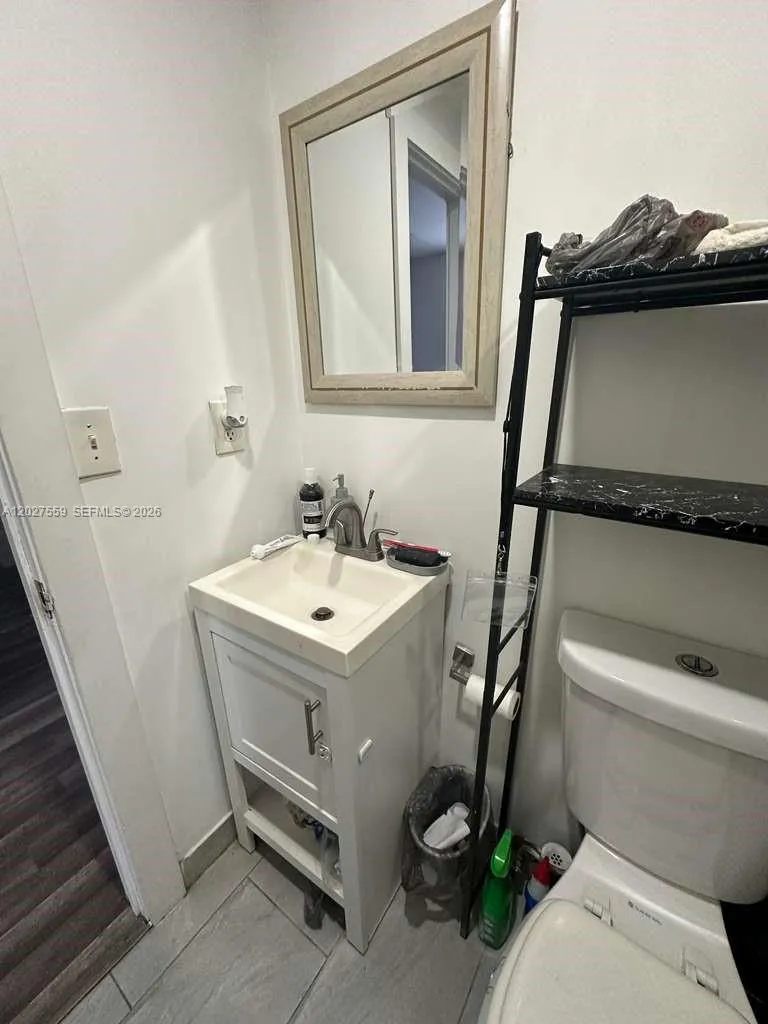 685 SW 7th Ter Dania Beach, FL 33004