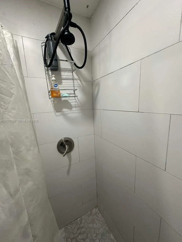 685 SW 7th Ter Dania Beach, FL 33004