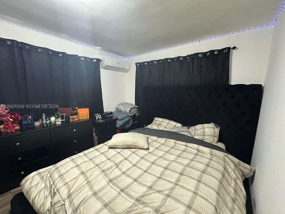 685 SW 7th Ter Dania Beach, FL 33004