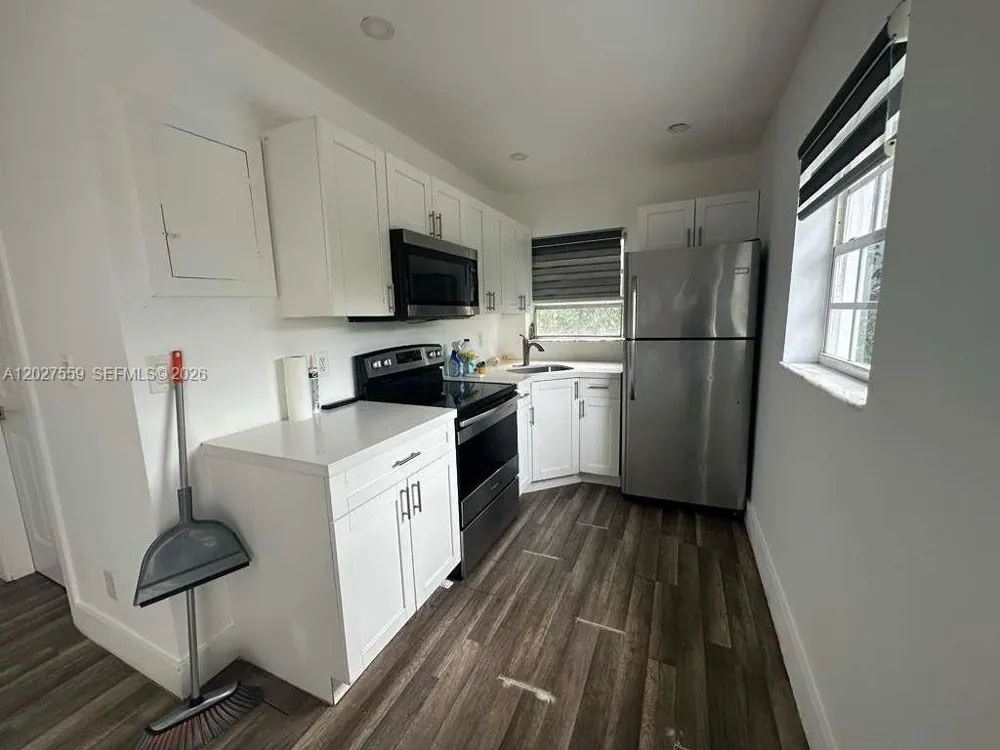 685 SW 7th Ter Dania Beach, FL 33004