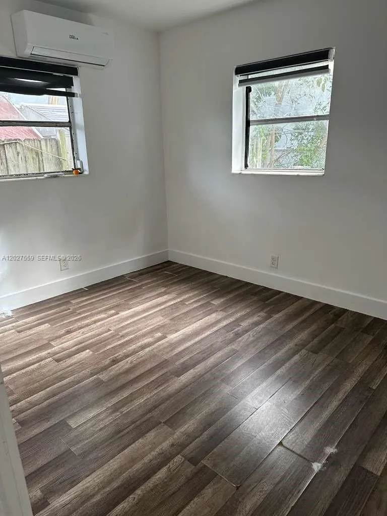 685 SW 7th Ter Dania Beach, FL 33004