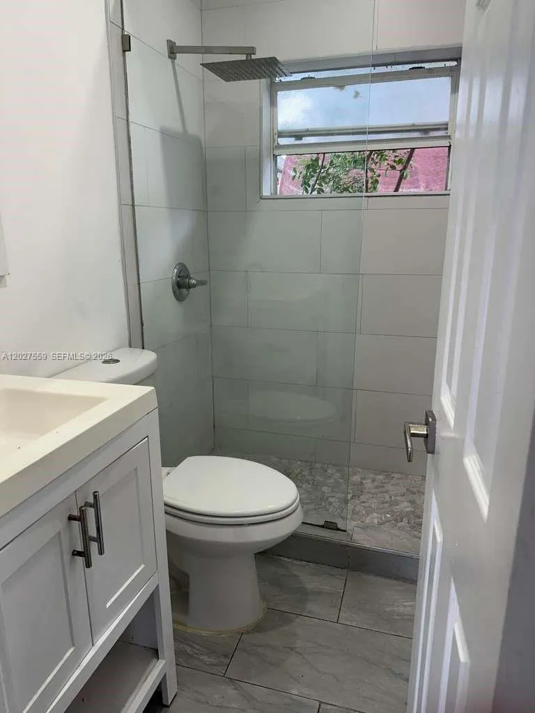 685 SW 7th Ter Dania Beach, FL 33004