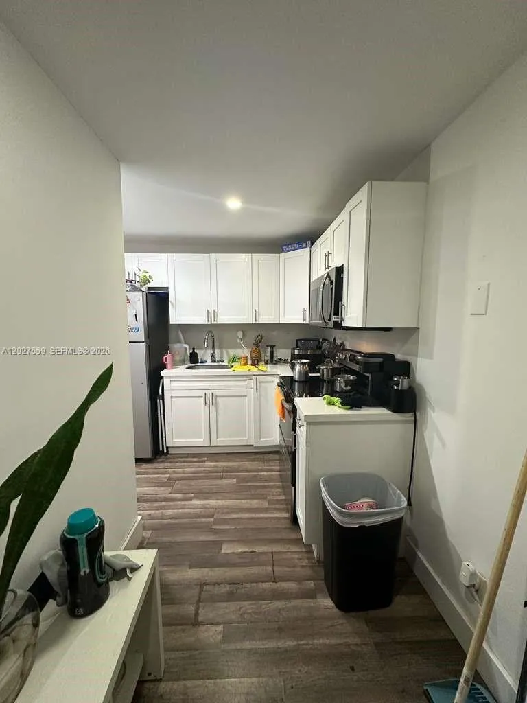685 SW 7th Ter Dania Beach, FL 33004