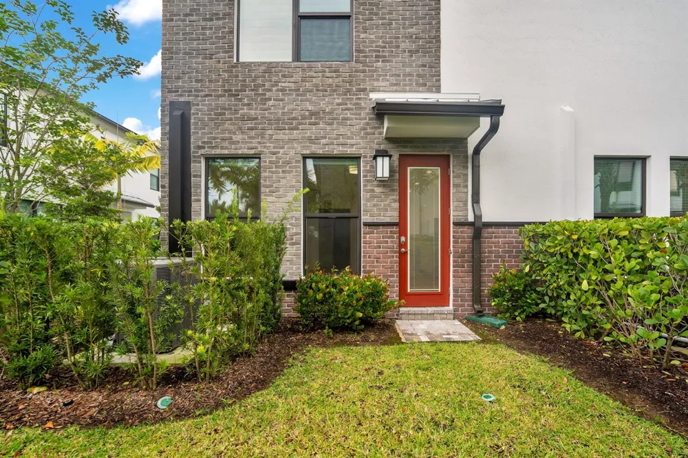 8358 NW 7th Place Plantation, FL 33324