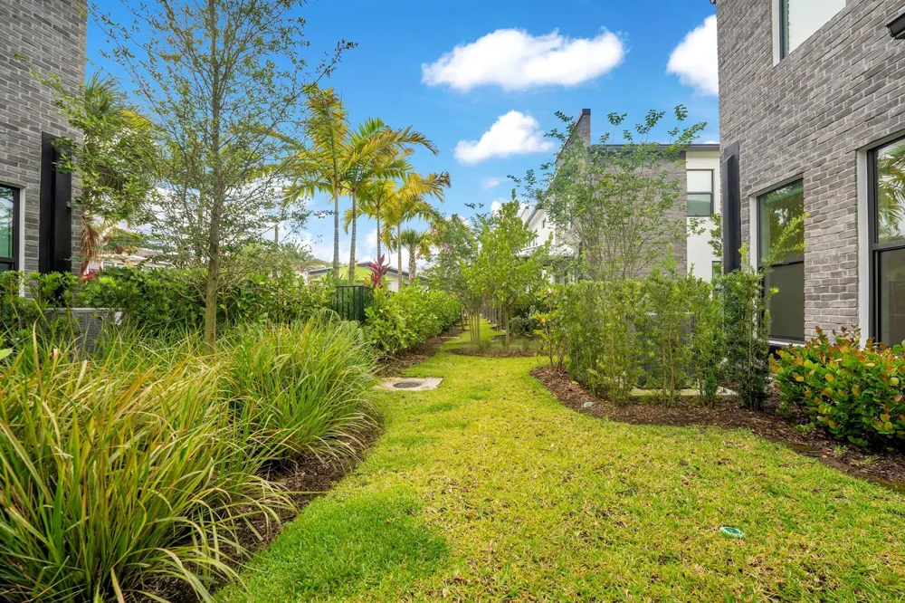 8358 NW 7th Place Plantation, FL 33324