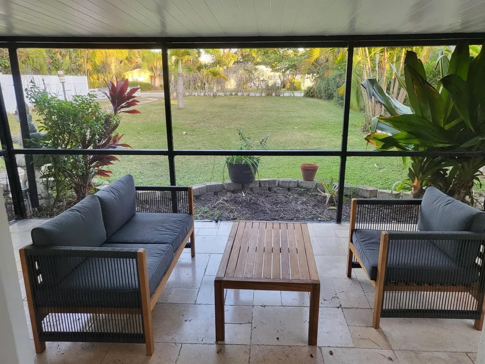 927 S Palmway 
