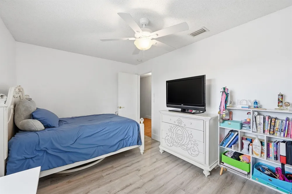 2498 NW 99th Avenue Coral Springs, FL 33065