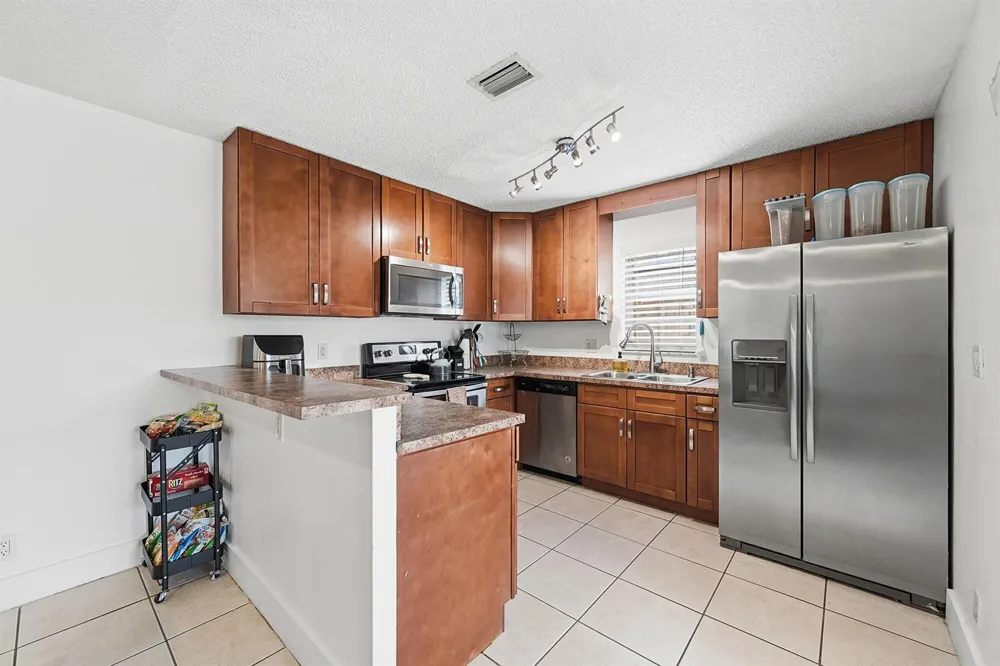 2498 NW 99th Avenue Coral Springs, FL 33065