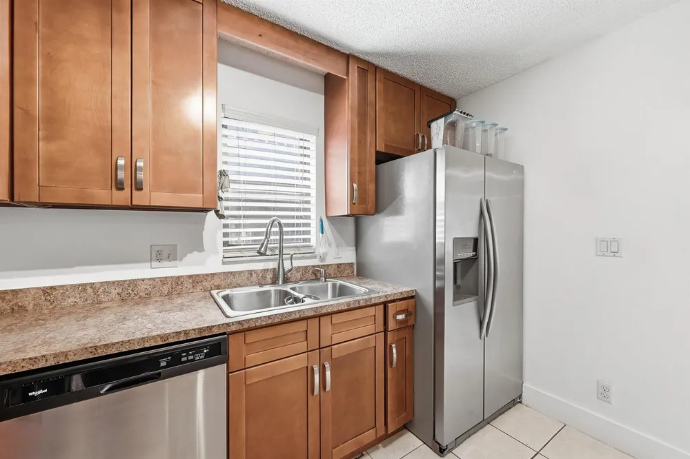 2498 NW 99th Avenue Coral Springs, FL 33065