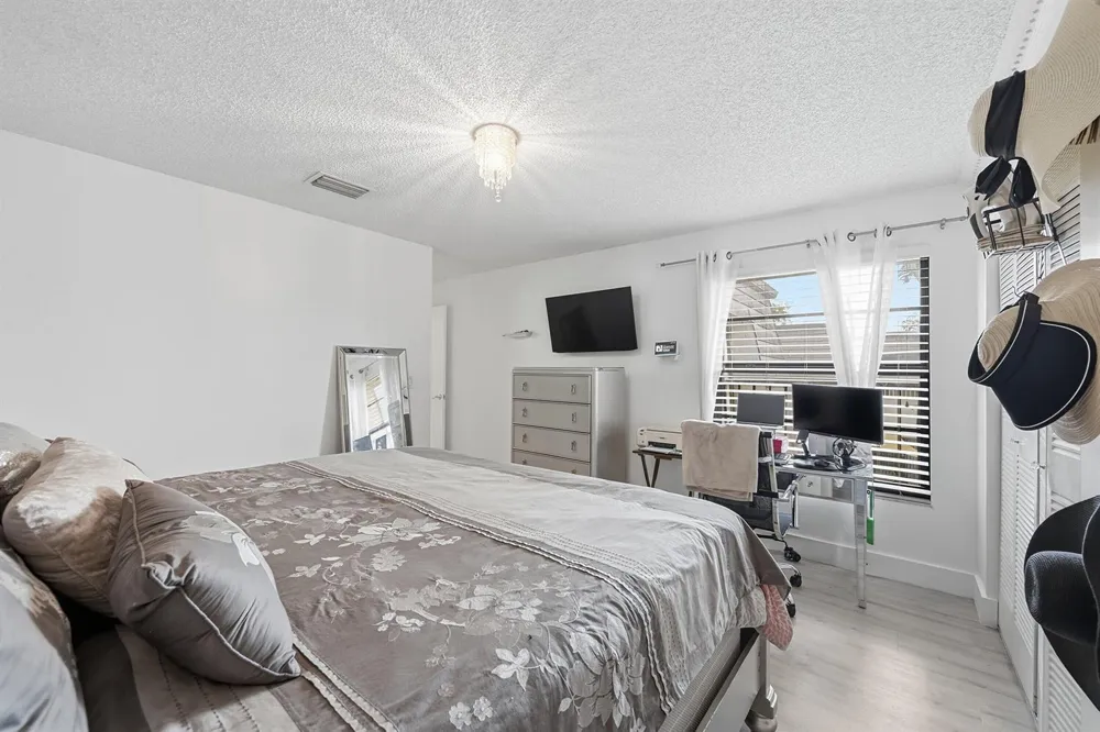 2498 NW 99th Avenue Coral Springs, FL 33065