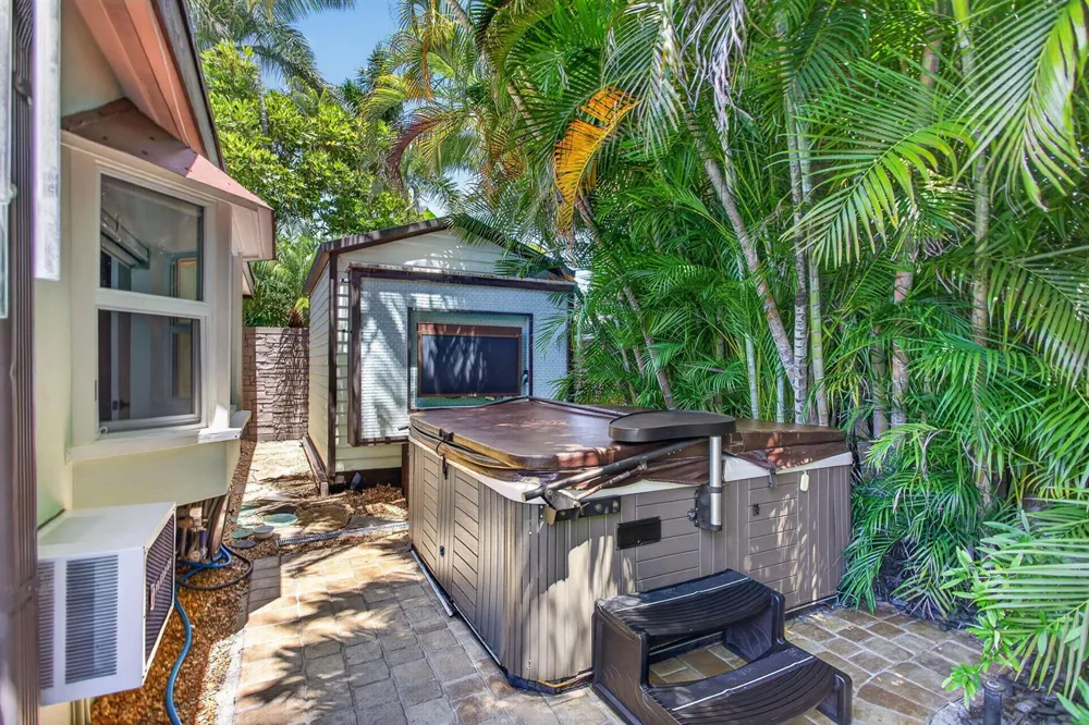 2812 NW 12th Avenue Wilton Manors, FL 33311