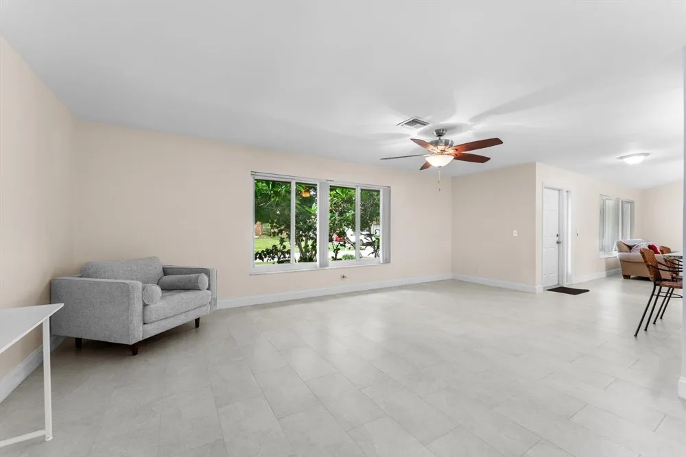 4811 Dorchester Mews Haverhill, FL 33415