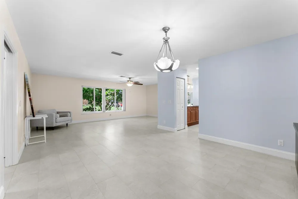 4811 Dorchester Mews Haverhill, FL 33415