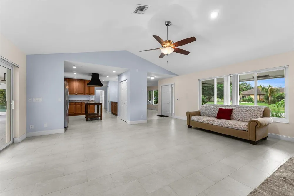 4811 Dorchester Mews Haverhill, FL 33415