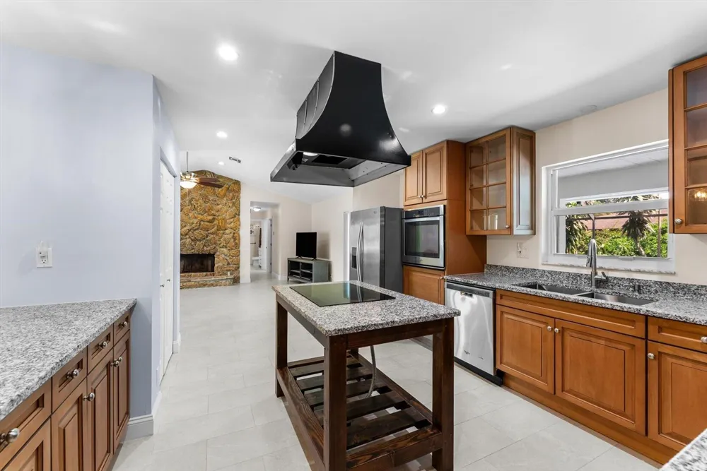 4811 Dorchester Mews Haverhill, FL 33415