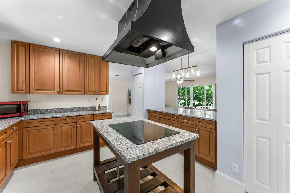 4811 Dorchester Mews Haverhill, FL 33415