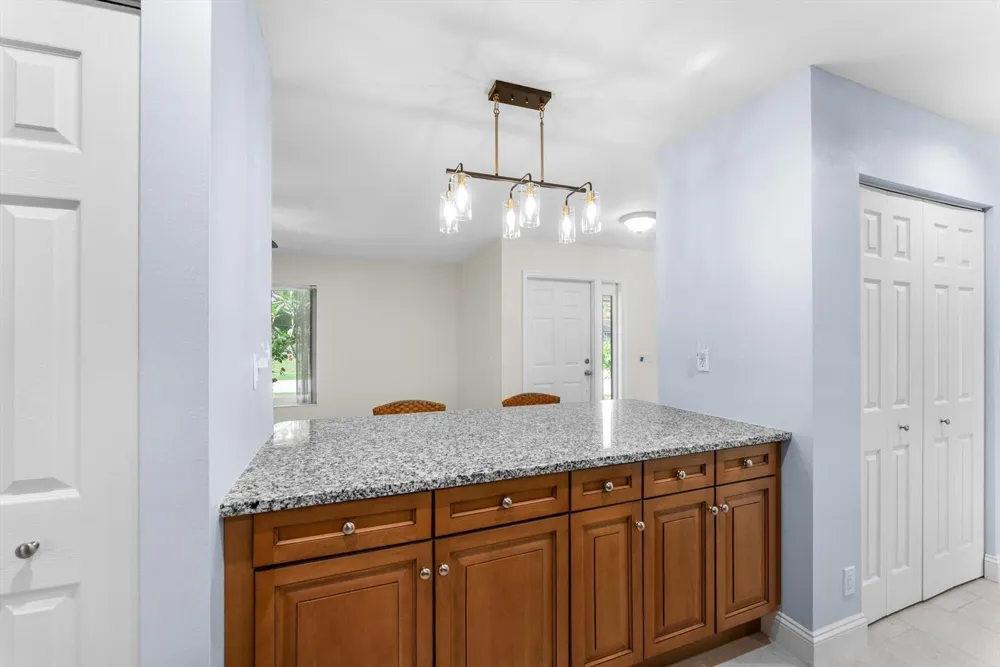 4811 Dorchester Mews Haverhill, FL 33415