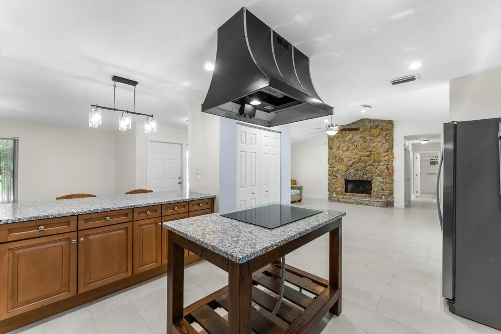4811 Dorchester Mews Haverhill, FL 33415