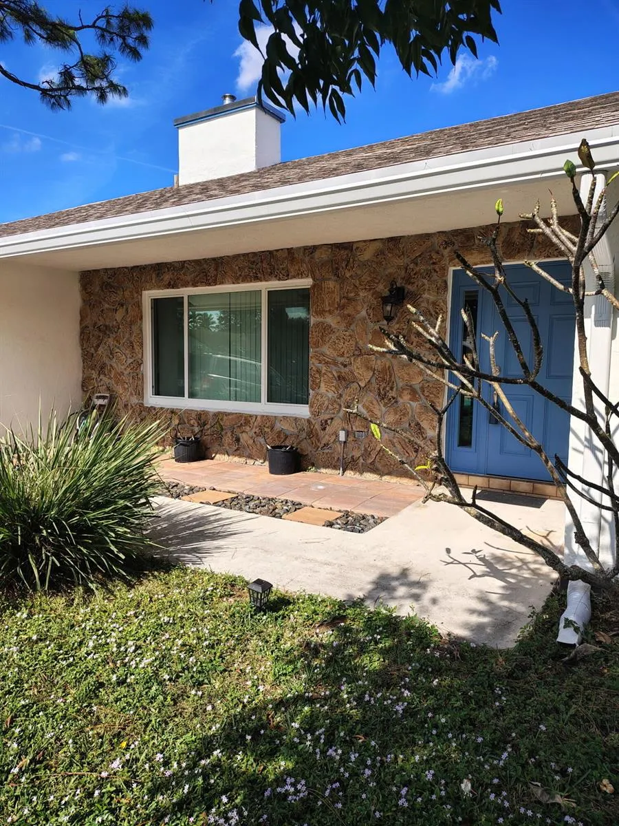 4811 Dorchester Mews Haverhill, FL 33415