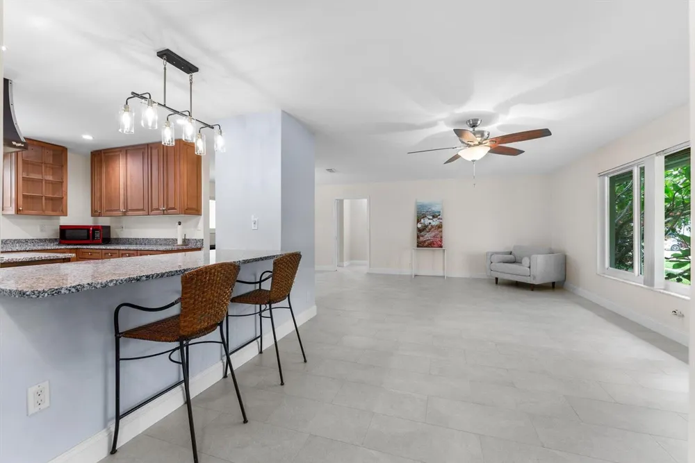 4811 Dorchester Mews Haverhill, FL 33415