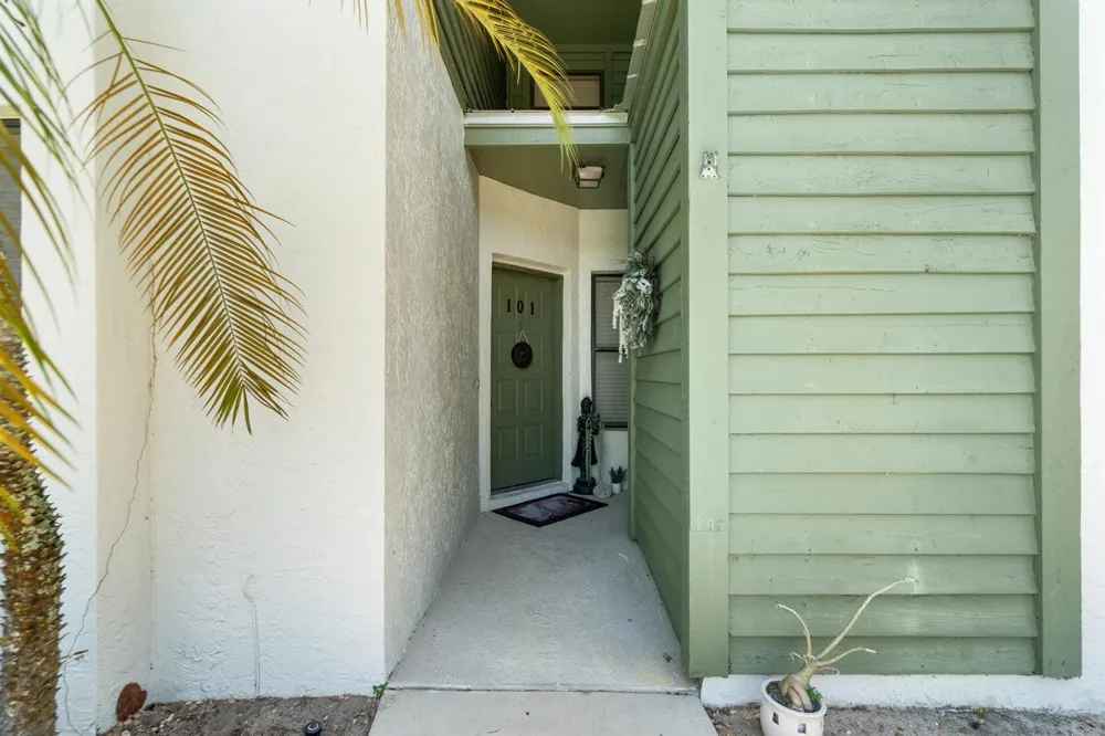 5280 SE Seascape Way #101 Stuart, FL 34997