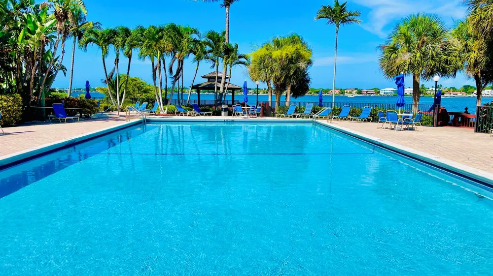 7030 Half Moon Circle #121 Hypoluxo, FL 33462