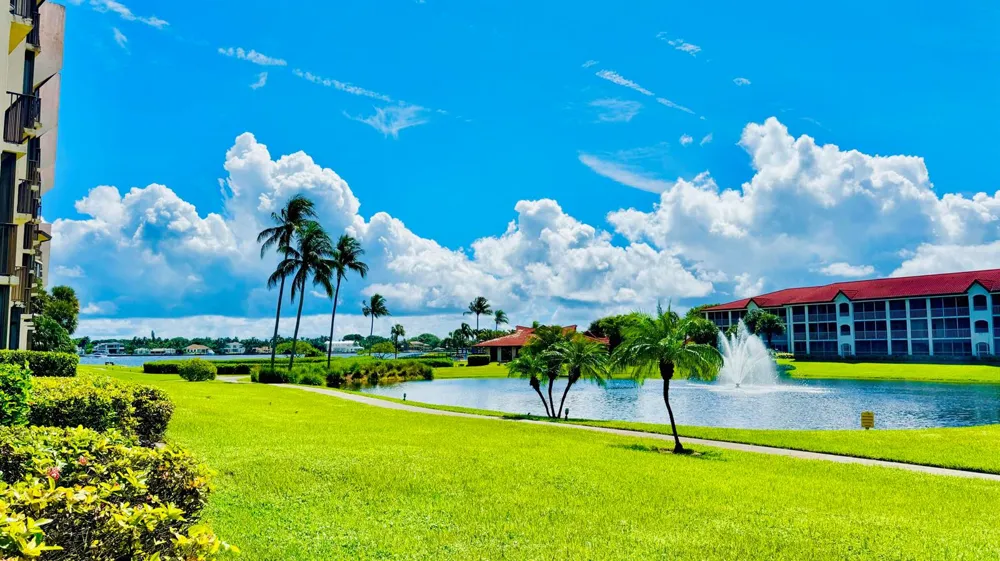 7030 Half Moon Circle #121 Hypoluxo, FL 33462