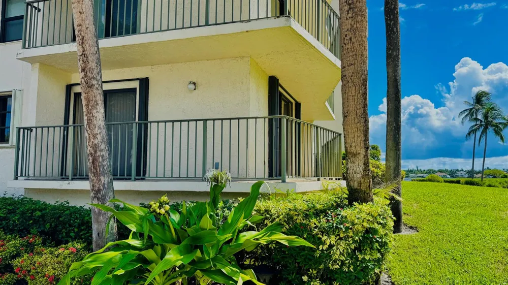 7030 Half Moon Circle #121 Hypoluxo, FL 33462