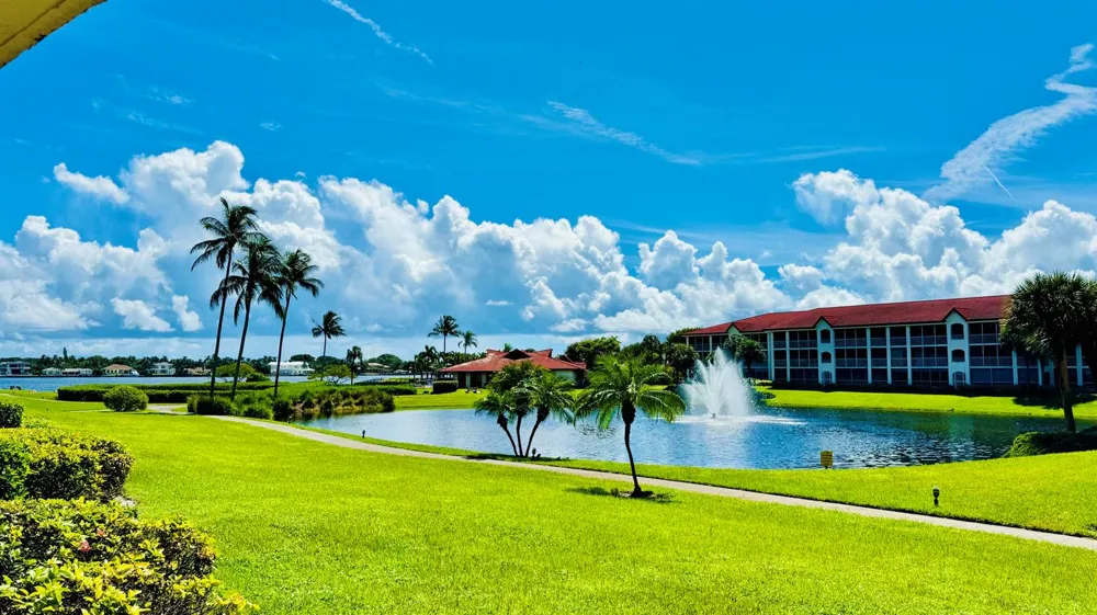7030 Half Moon Circle #121 Hypoluxo, FL 33462
