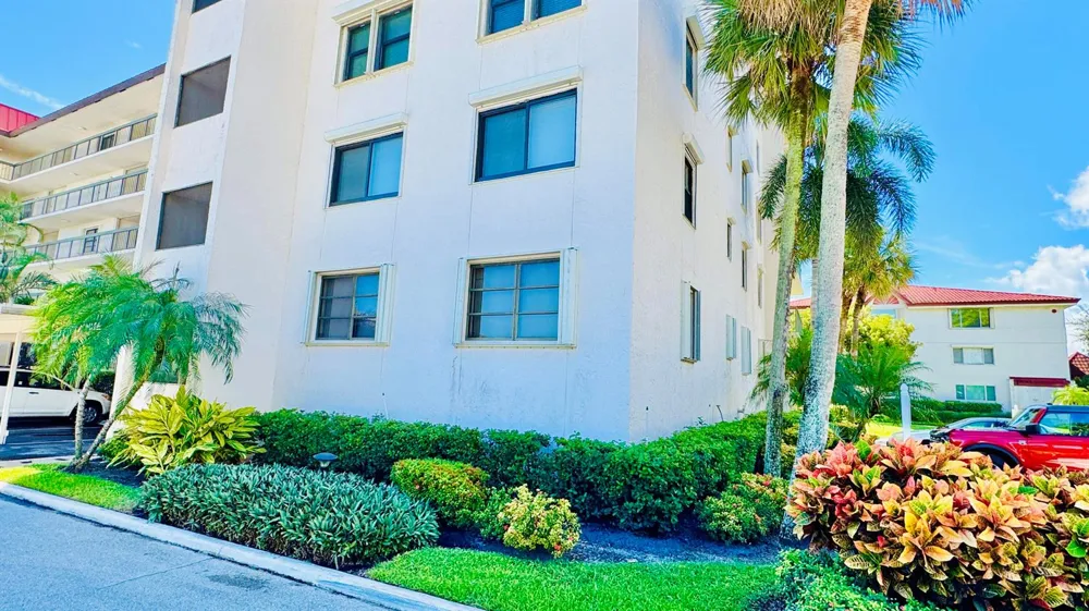 7030 Half Moon Circle #121 Hypoluxo, FL 33462