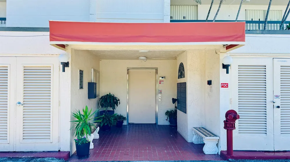 7030 Half Moon Circle #121 Hypoluxo, FL 33462